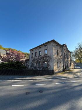 Vorderansicht links - Zweifamilienhaus bietet Platz & Potenzial in Demitz!