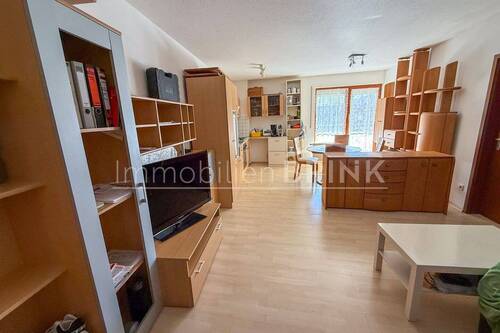 Wohn-, Essbereich mit Küchenzeile - 2 Zimmer Etagenwohnung in Langenzenn