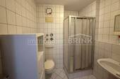 Bad mit Dusche und WC - 