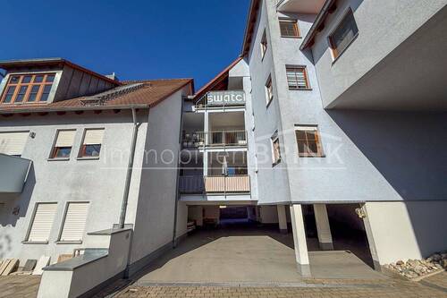 Hausansicht mit Hauszugang - 