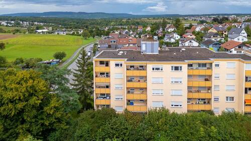 Südansicht - 3 Zimmer Etagenwohnung zum Kaufen in Sachsenheim