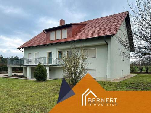 Seitenansicht - Großzügiges Zweifamilienhaus mit Einliegerpotenzial und Garten - Raum für Familie, Ideen & Zukunft