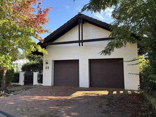 Garagen - Einfamilienhaus mit 218,00 m&sup2; in Bad Oeynhausen zum Kaufen