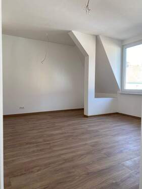Wohnzimmer - 3 Zimmer Etagenwohnung zur Miete in Nürnberg