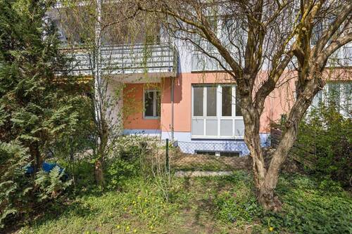 Gartenansicht - Sonne, Garten und viel Platz - Große Wohnung mit extra hellem Hobbyraum