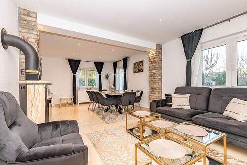 Wohn- und Essbereich - 4 Zimmer Einfamilienhaus in Berlin