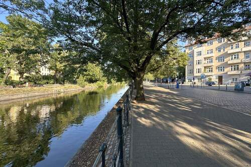 Hier findet 2x wöchentlich der Wochenmarkt statt - 