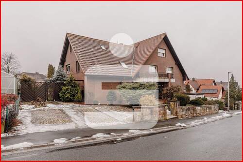 Gesamt Hausansicht - Investieren oder selbst wohnen - MFH in guter Lage nahe Forchheim