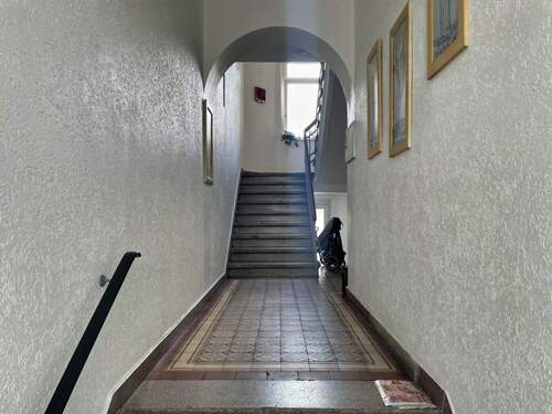 Treppenhaus - 3 Zimmer Etagenwohnung in Dortmund