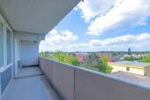 Balkon mit Fernblick - Helle 2,5-Zi. ETW mit Balkon in Erlangen Wohnung kaufen