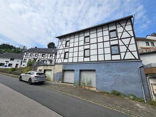 2 Garagen - Einfamilienhaus mit 100,00 m² in Hellenthal zum Kaufen