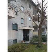 Großzügige renovierte 2-ZKB-Erdgeschosswohnung in Frankfurt-Hausen sucht SIE - Frankfurt am Main