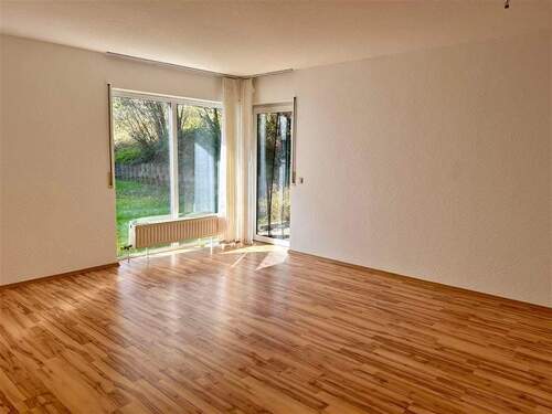 Wohnzimmer - 3 ZKB Wohnung mit Terrasse und Garage in Illingen Saar