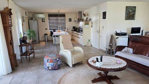 Wohn/-Essbereich mit Blick zur Küche - 