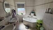Ein vollwertiges Badezimmer im Erdgeschoss - 