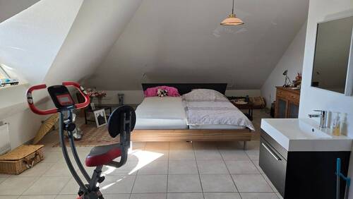 Zwei großzügige Zimmer im Obergeschoss - 