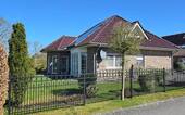 Besondere Architektur, liebevolle Details, Erker, - 4 Zimmer Bungalow in Filsum