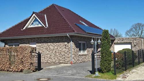 Exklusiver Bungalow mit massiv gemauerte Garage - 