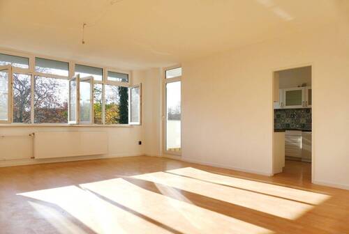 Wohnzimmer - Keine Käuferprovision: großzügiges Wohnen mit, Wohnküche, Süd-Balkon, G-WC, Lift & TG-Stellplatz