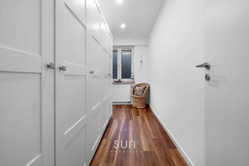 BÜRO/ANKLEIDEZIMMER - 