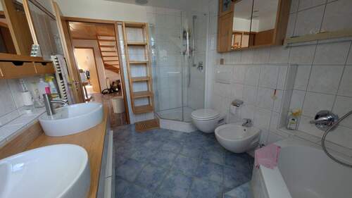 Badezimmer im 1. DG - 