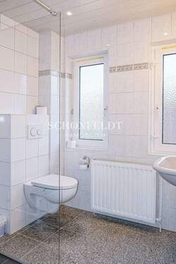 Bad mit Dusche im EG - 