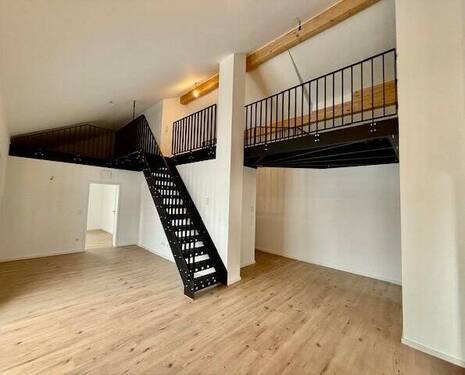 Treppe zu Galerie - KfW 55 - Traumhafte Neubau DG Wohnung mit großem Balkon in Issing