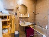 Bad mit Sitzbadewanne - 