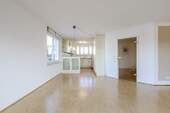 Wohn-/Esszimmer - 