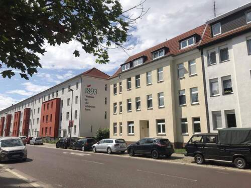 Straßenansicht - Mehrfamilienhaus, Wohnhaus zum Kaufen in Magdeburg