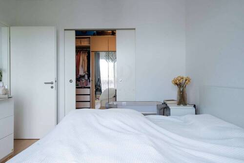 Zugang begehbarer Kleiderschrank - 