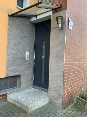 Hauseingang - Gepflegte Eigentumswohnung in ruhiger Wohnlage