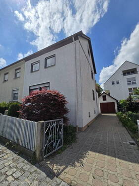 Aussenansicht - 6 Zimmer Doppelhaushälfte zum Kaufen in Ulm