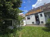 Blick zum Hauseingang - 6 Zimmer Doppelhaushälfte in Ulm