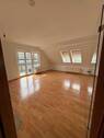 WZ mit Blick auf Balkon - 2 Zimmer Etagenwohnung zum Kaufen in Berlin