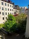Blick in den grünen, absolut ruhigen Innenhof – konzentriertes A - Büro zur Miete in München