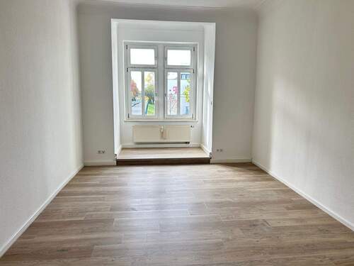 Erkerwohnzimmer - 4 Zimmer Etagenwohnung in Chemnitz