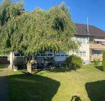 Charmante Dachgeschosswohnung in gepflegtem Mehrfamilienhaus mit Balkon und Garage - Pfullendorf