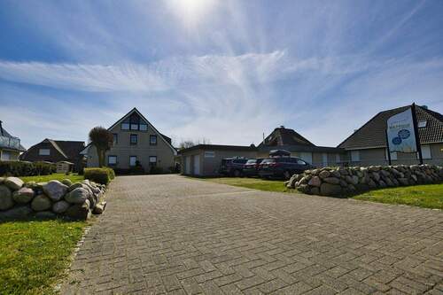 Grundstück mit Stellplätzen - 