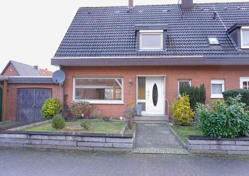 Außenansicht vorne - 4 Zimmer Doppelhaushälfte in Lingen (Ems)