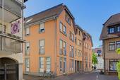 Hausansicht - Die letzte Einheit - Charmantes Wohnen über den Dächern der Ettlinger Altstadt - sofort bezugsfrei