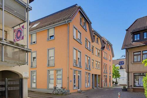 Hausansicht - Die letzte Einheit - Charmantes Wohnen über den Dächern der Ettlinger Altstadt - sofort bezugsfrei