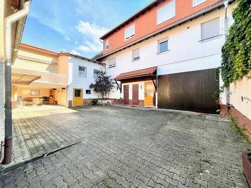 Ein Hof... 4mal ein Zuhause - 