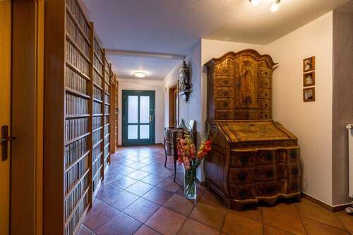 Flur - 8 Zimmer Einfamilienhaus in Langen