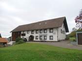 Hausansicht von Südosten - 8 Zimmer Mehrfamilienhaus, Wohnhaus in Ühlingen-Birkendorf