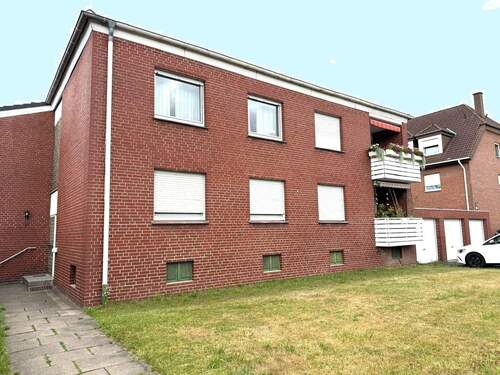 Vorderseite - Ahlener-Nordosten, ein sehr gepflegtes 4-Familienhaus mit 3 Garagen und sonnigem Garten.