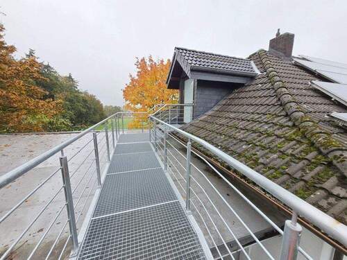 Zugang zum Anbau - 7 Zimmer Einfamilienhaus in Hille