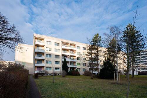 Gebäuderückseite - Gepflegte Etagenwohnung in ruhigem Wohnkomplex