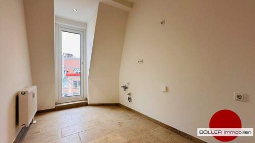 Küche mit Zugang zum Balkon! - 3 Zimmer Etagenwohnung zur Miete in Nürnberg