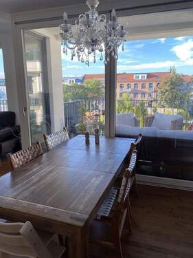 Essbereich - Von Privat - 4-Zimmer-Wohnung mit gehobener Innenausstattung, 2 Balkonen und EBK in Berlin Weißensee